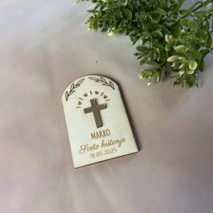 Drveni magnet s križem